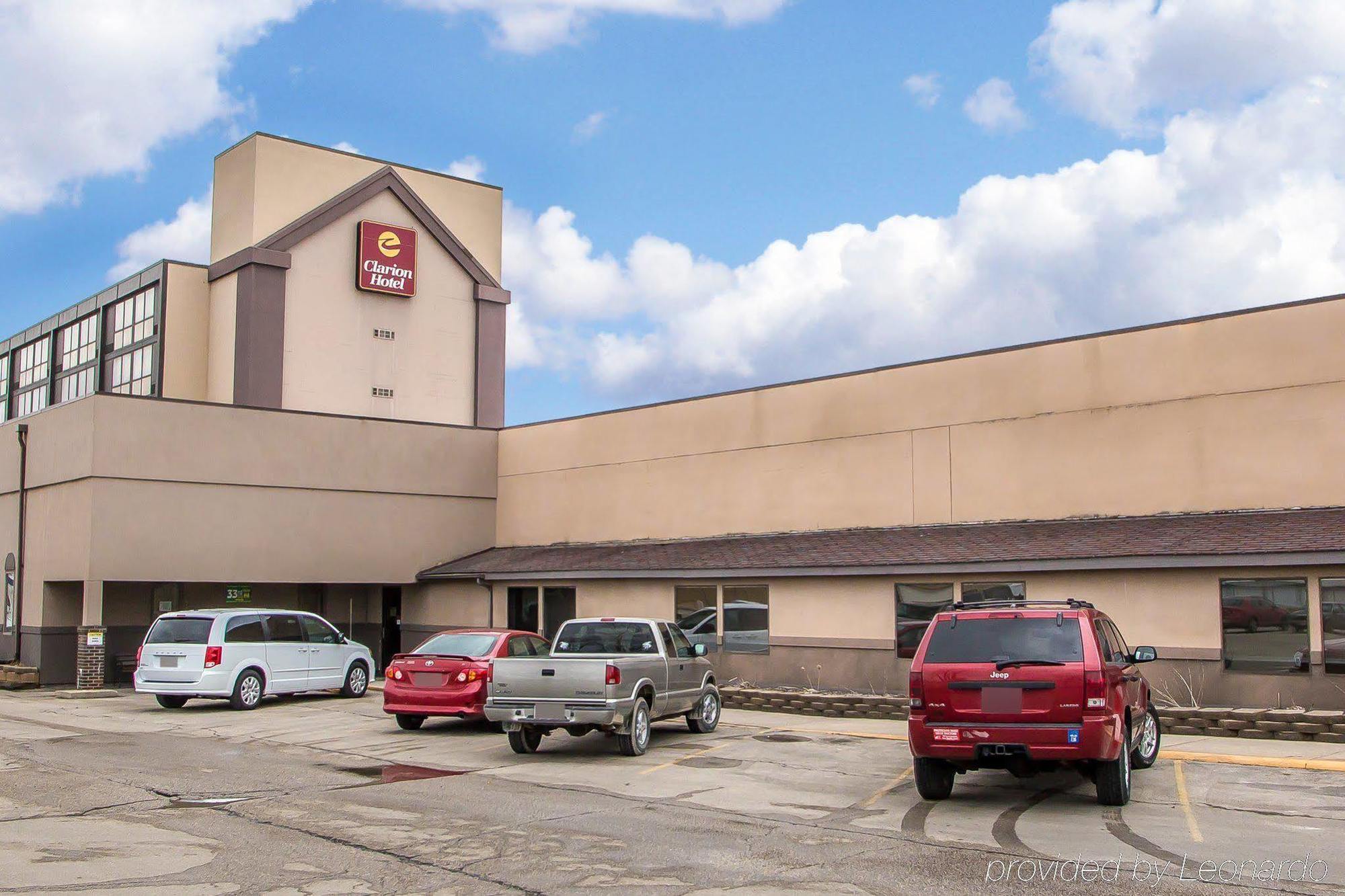 Hotel Ramada By Wyndham Cedar Rapids Exterior foto